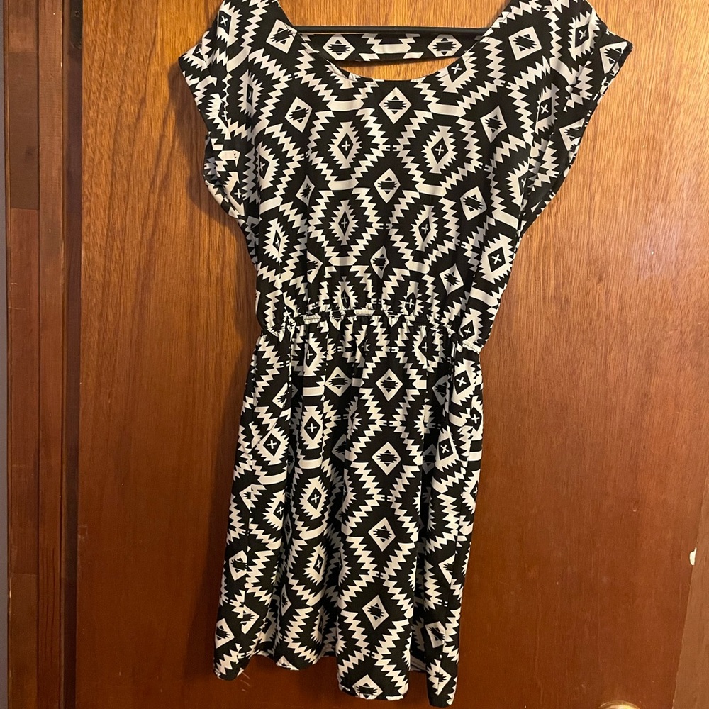 (5 items for $5 each) Woman’s Dress size medium, black and white pattern